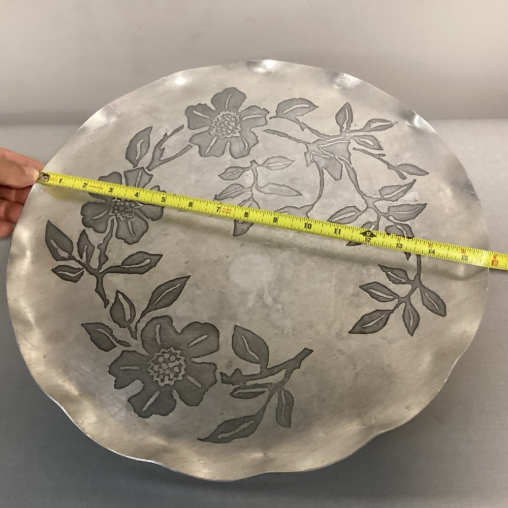 ⚫️ Vintage - Hammered Aluminum Serving Platter - Dogwood Floral Design - Unique - Picture 9 of 10